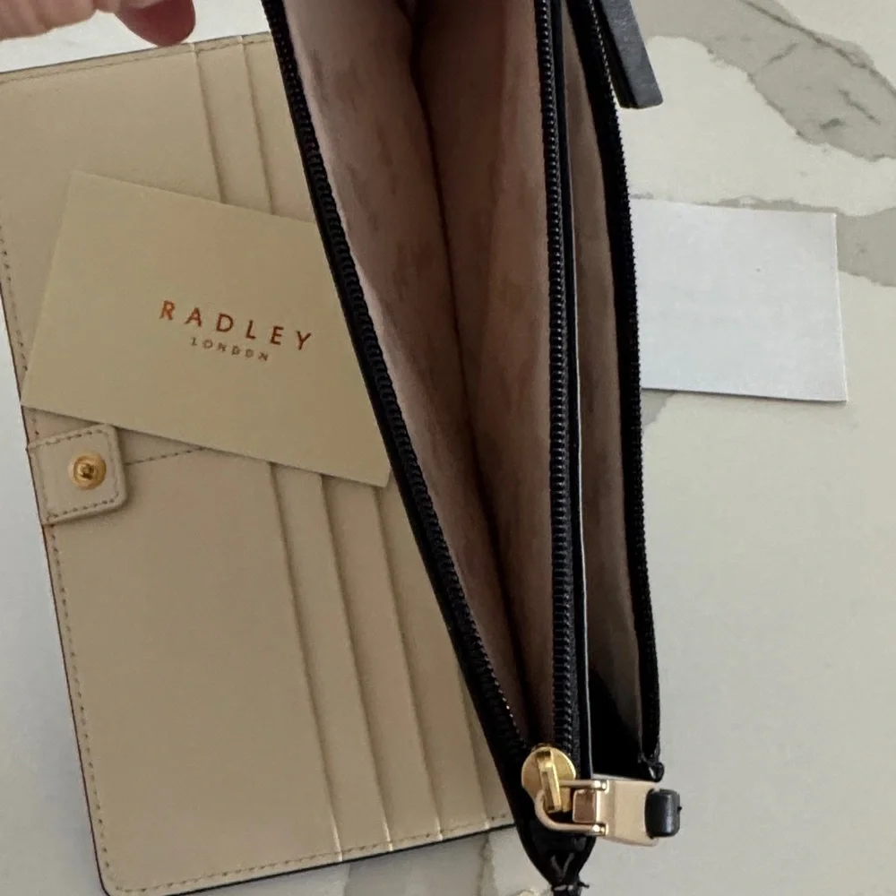 RADLEY LONDON Black Leather Zip Wallet with Scottie Dog Appliqués - Picture 6 of 6